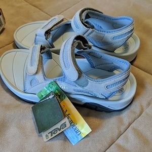 NWT Teva Spoiler III Sandals